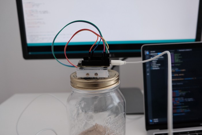 Monitor on closed jar Monitor on closed jar